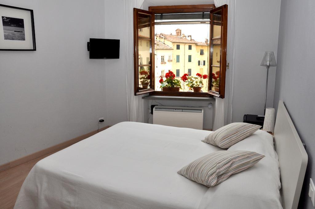 At Home Bed And Breakfast Lucca Room photo