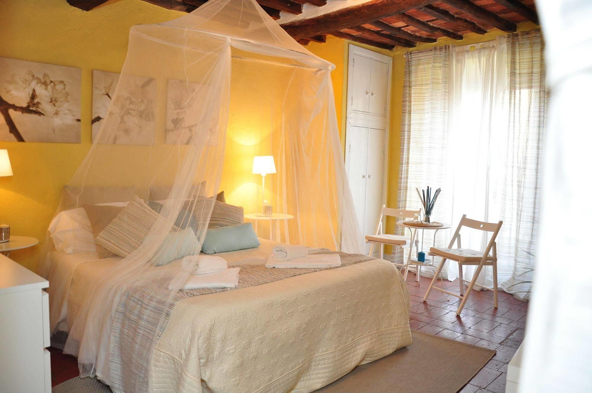 At Home Bed And Breakfast Lucca Exterior photo
