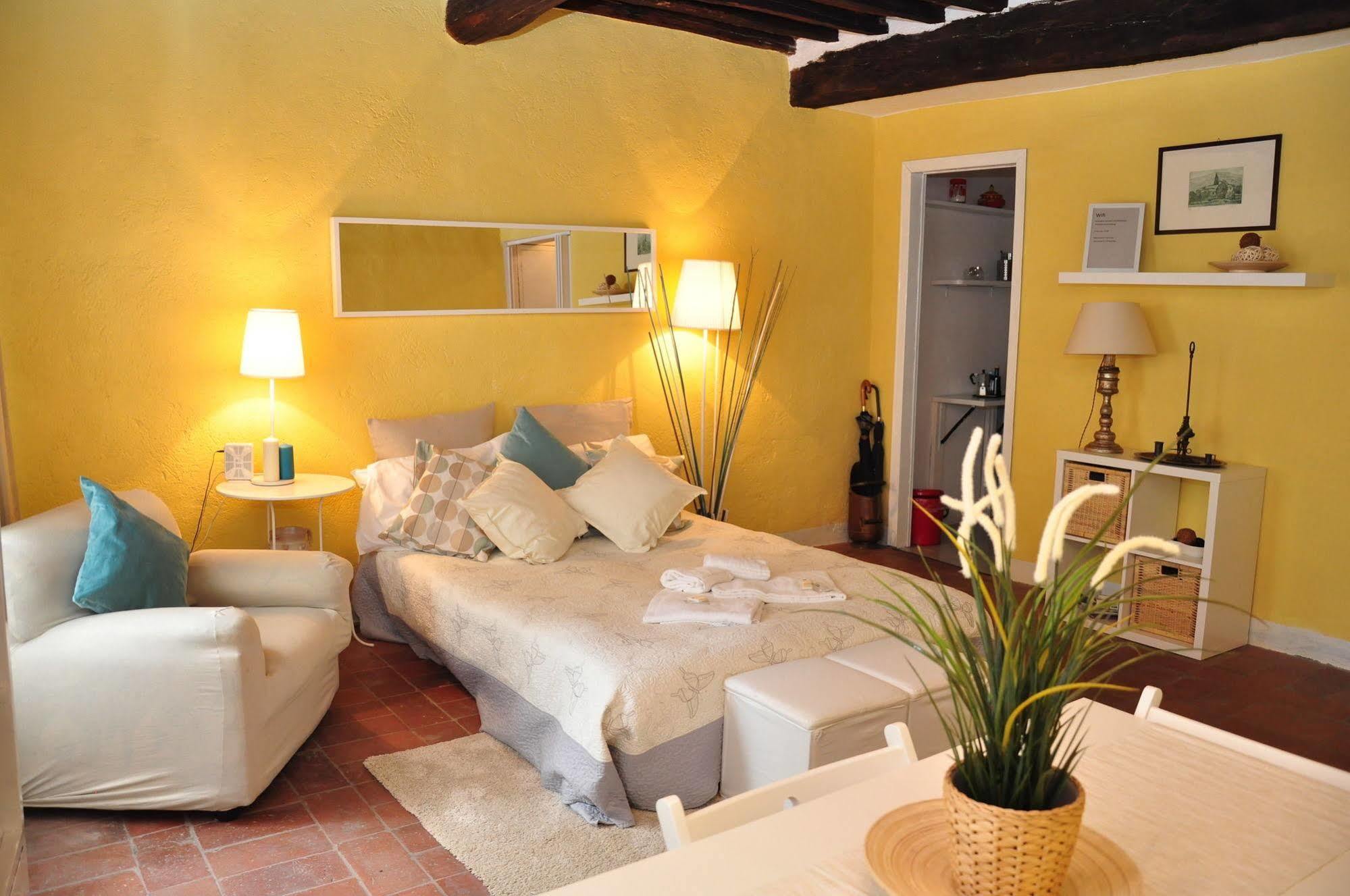 At Home Bed And Breakfast Lucca Exterior photo
